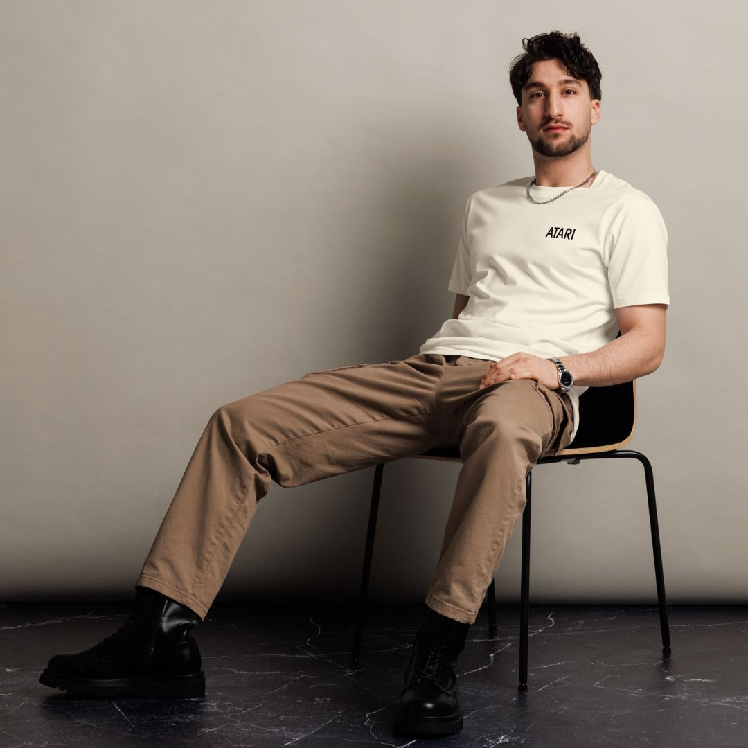 Statement Katakana Tee